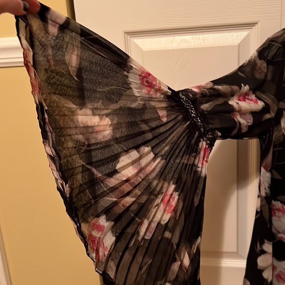 White House Black Market floral top - Picture 3 of 7